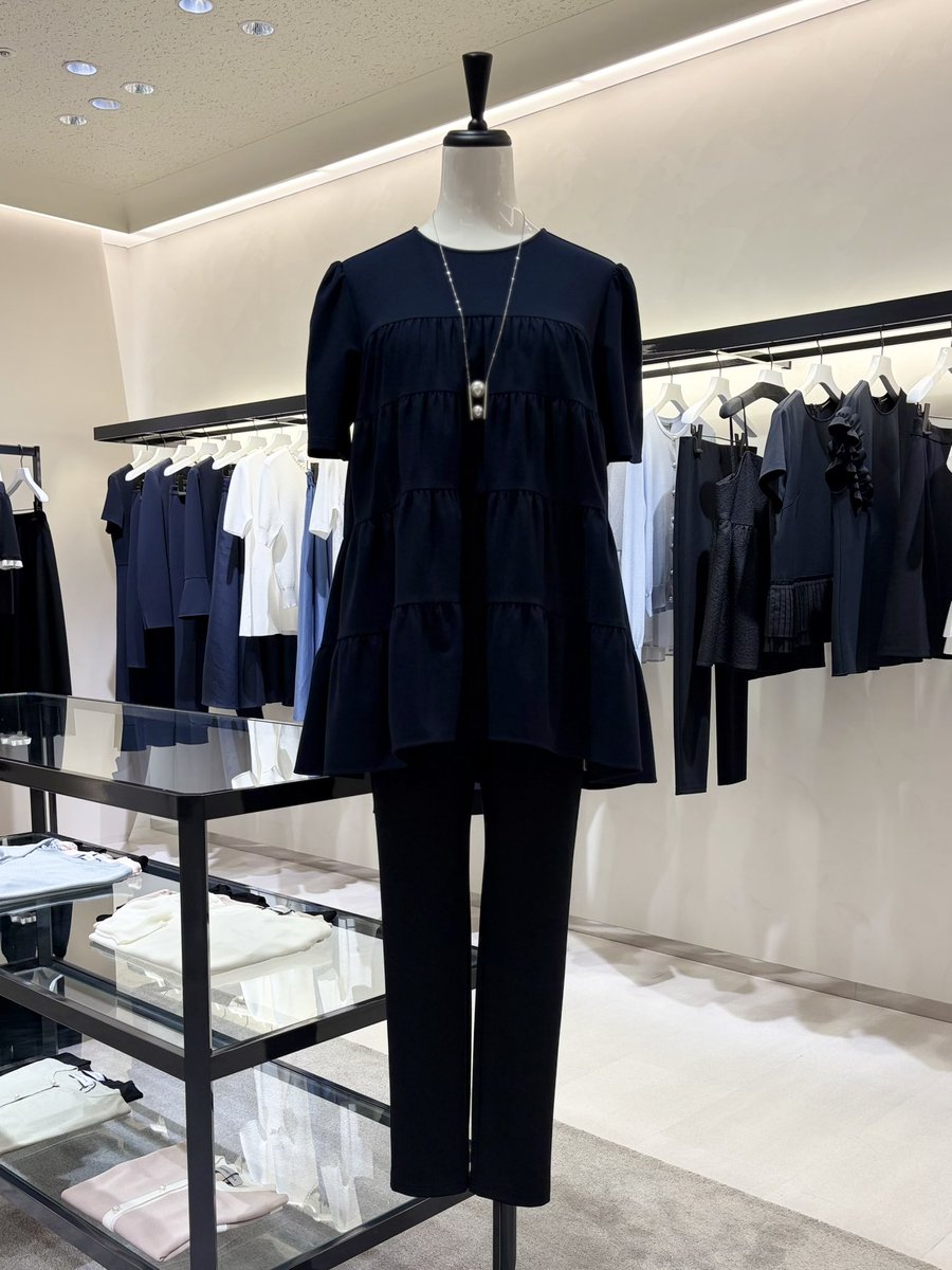▷京都伊勢丹店 たっぷりとギャザーを寄せた切替デザインがふんわりと