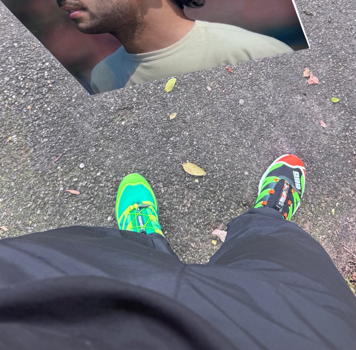 pipeos_'s tweet photo. @_Valxx21 Uy vale pero a qué costo, qué incomodidad usar un tenis de uno y otro de otro JAKDJAKAJKA 😭 https://t.co/zxBrraTMdv