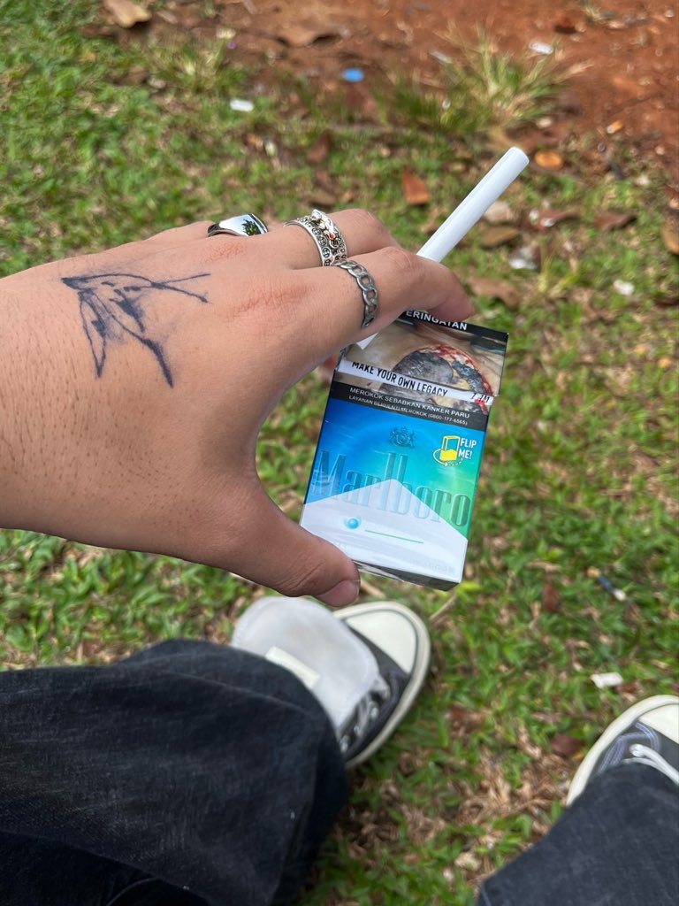 Terror_c0ns's tweet photo. morning smokee https://t.co/WqamiCosVa