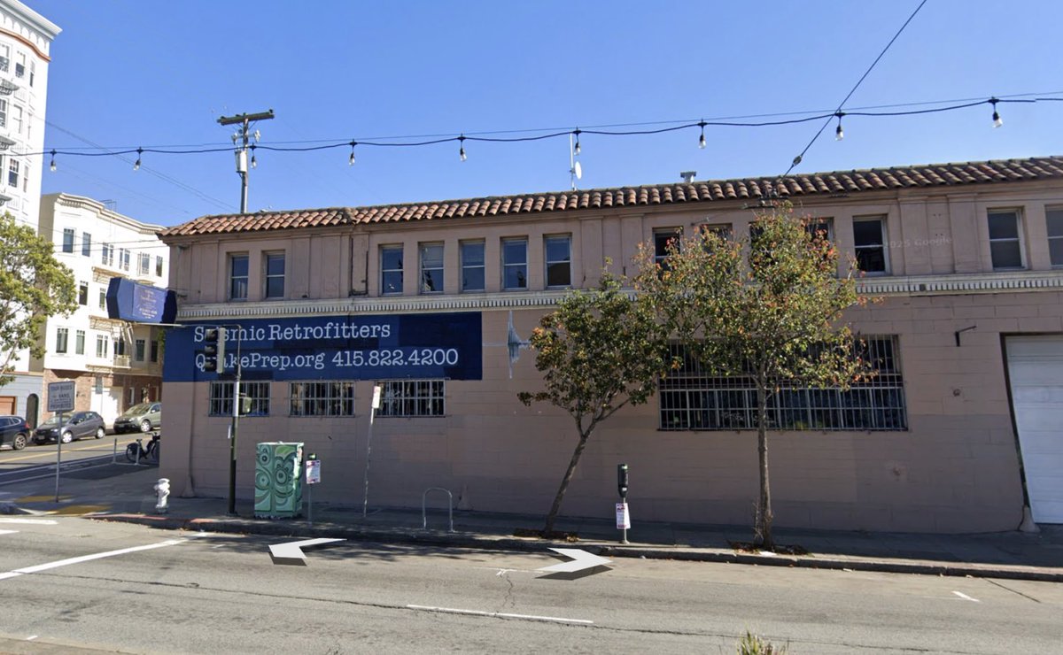 Buzzdietyear's tweet photo. @Gerbanuspaulus @maxdubler It’s still better than the current prison-looking building https://t.co/PMBnOmnevf