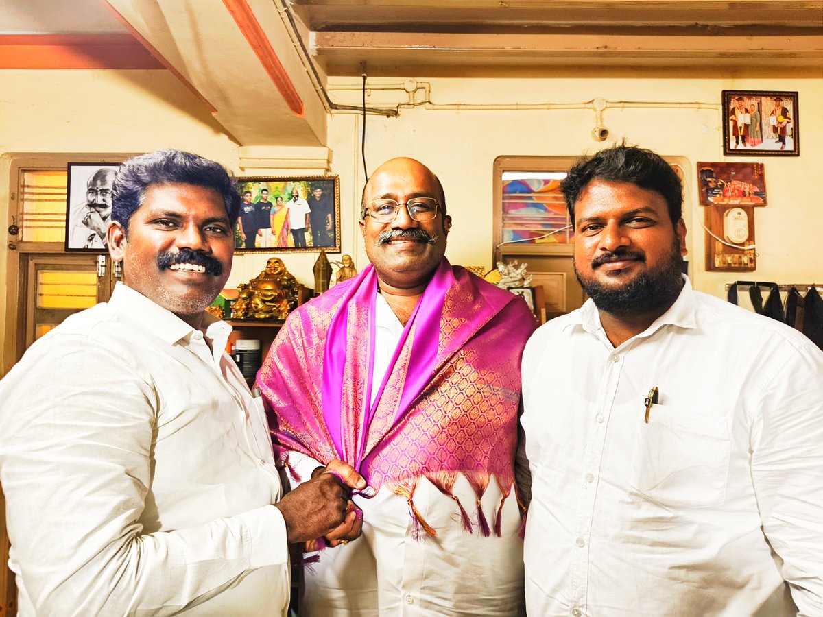 georgemuller79's tweet photo. வெற்றி💐 வெற்றி💐 வெற்றி💐 

தமிழக வெற்றிக் கழகத்தில் கடந்த சில நாட்களுக்கு முன்பு தன்னை இணைத்துக் கொண்ட அன்புத் தோழர் கோல்டு கோபால் அவர்களை நேற்று 02-06-2026 சந்தித்த மகிழ்ச்சியான நேரத்தின் போது💐

வாழ்க! தமிழ்💐
வாழ்க! தமிழ்நாடு💐

நன்றி!       நன்றி!       நன்றி! https://t.co/heOKpwZhNH