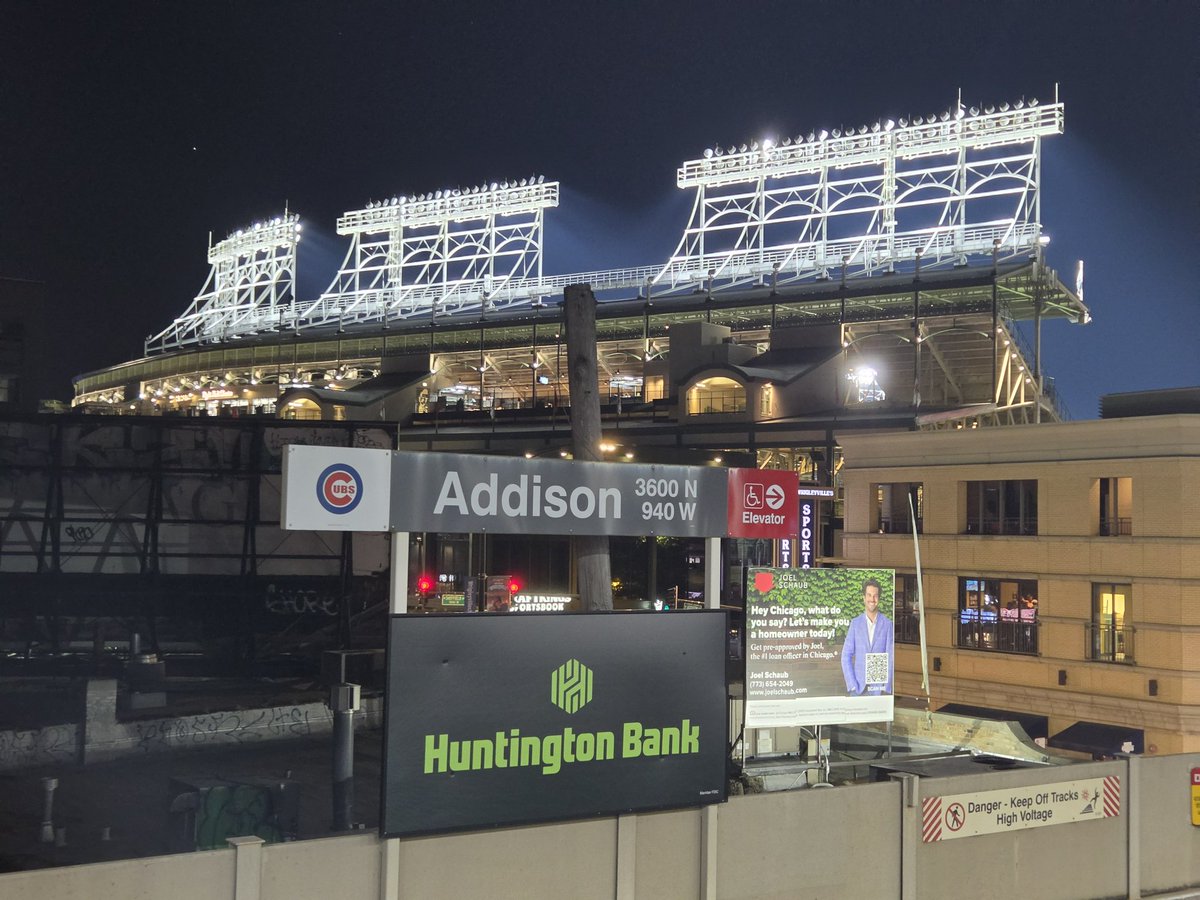ThatBootlegGuy's tweet photo. Until next time, Wrigley Field. What an experience lol #athletics #cubs https://t.co/7Se1rhxzHa