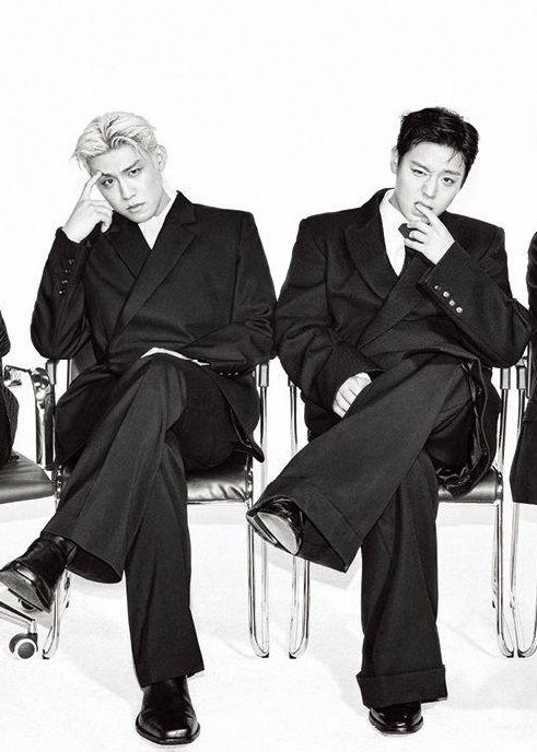 낑이 tweet media