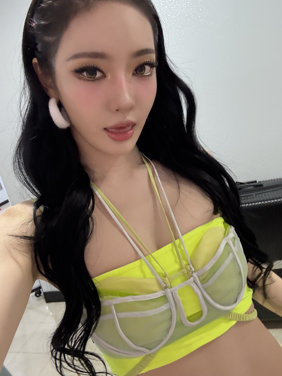 YIZHUO_TH's tweet photo. 260603 🦋🫧 #หนิงหนิงบับเบิล 

🦋: +📸
🦋: 🍋🩵
🦋: หน้าร้อนก็ต้องเลม่อนสิ https://t.co/Amnky5d4Tj