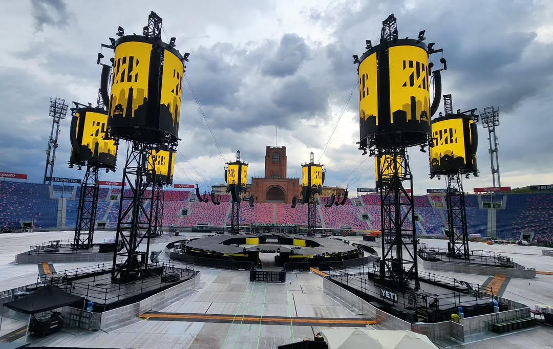 _ashes_ofdeath's tweet photo. Hello Bologna! I took this picture right before the rain started! Good timing! See you tomorrow! https://t.co/p28Ppq2RjK