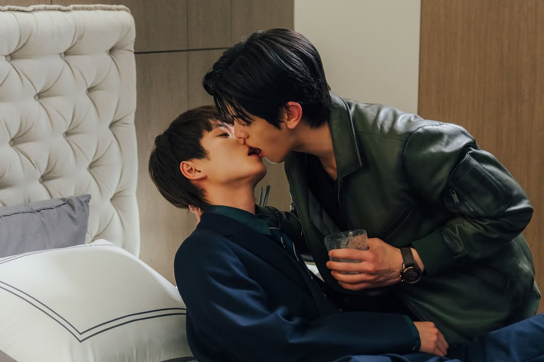 dadeu1234's tweet photo. 요즘 재밌게 보고 있는 일본세로폼드 "위태롭고 달콤한 우리"
근데 이사진들... 왜 고자극이지? 😅
#위태롭고달콤한우리 https://t.co/1UgjJddKWn