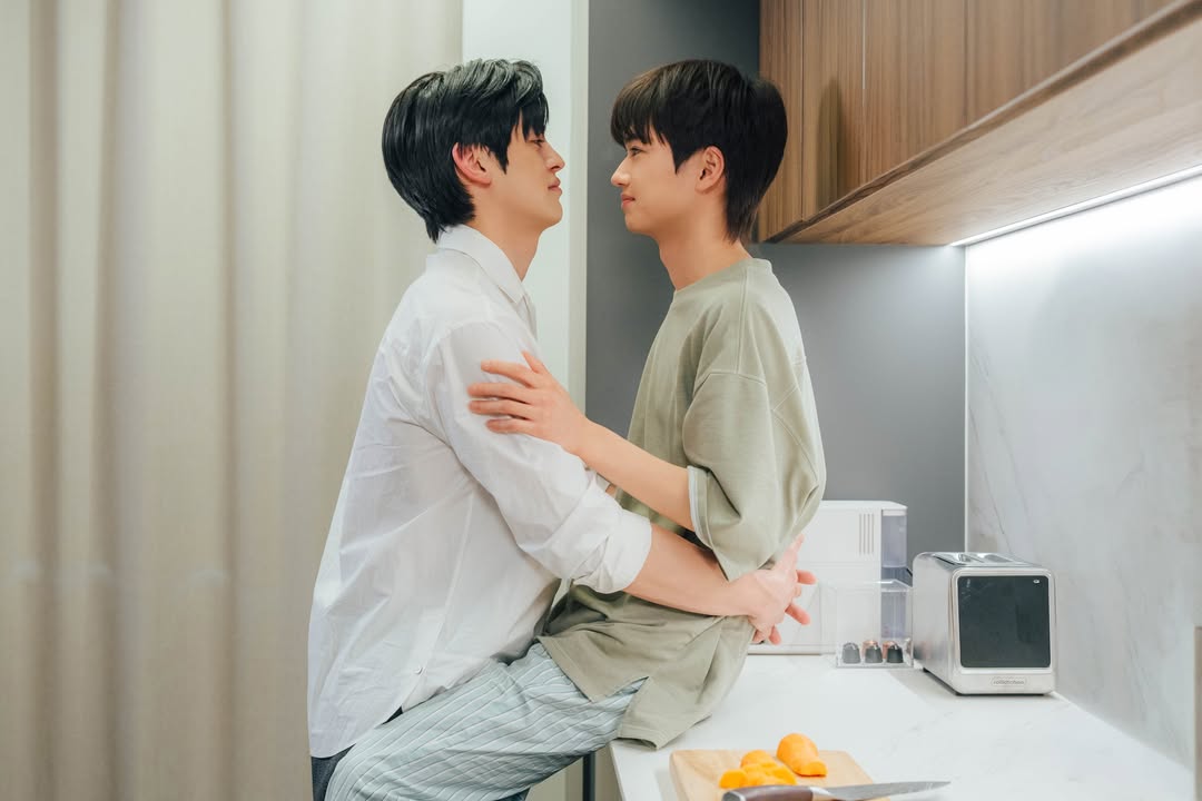 dadeu1234's tweet photo. 요즘 재밌게 보고 있는 일본세로폼드 "위태롭고 달콤한 우리"
근데 이사진들... 왜 고자극이지? 😅
#위태롭고달콤한우리 https://t.co/1UgjJddKWn