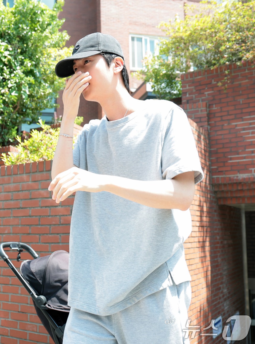 Jiniya1204's tweet photo. Jin was seen at his neighborhood polling booth today 
Today is S. Korea's local election day and Jin is exercising his due right to vote! 

#Jin #방탄소년단진 #진 @bts_twt https://t.co/bKwR6vfzL2