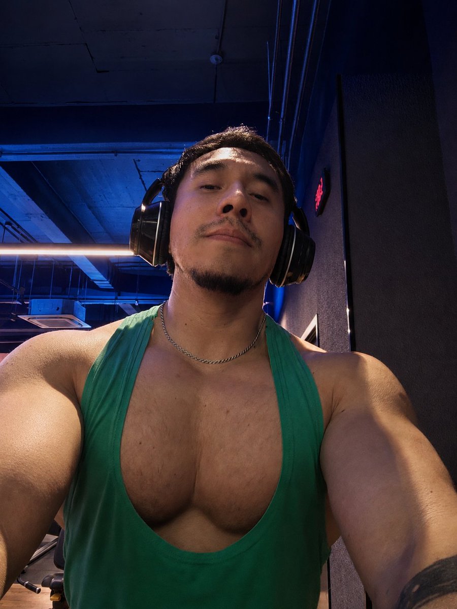 MuscleMasc's tweet photo. Tetas time https://t.co/qK24ybJWKc