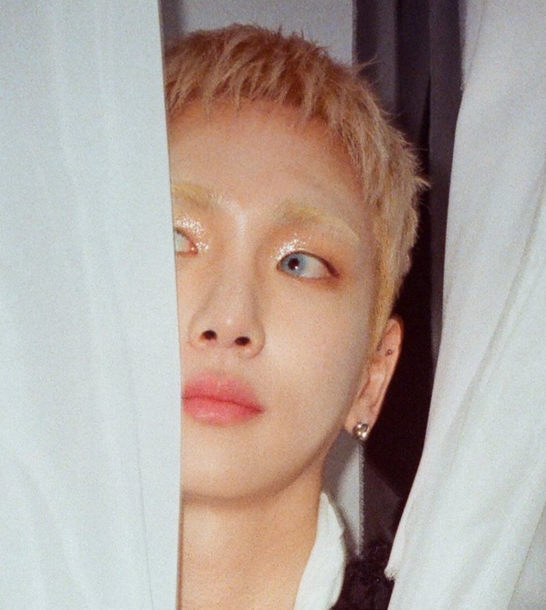 jonghyyun's tweet photo. i'm obsessed with kibum's eye make up omg https://t.co/RKOcisP2r6