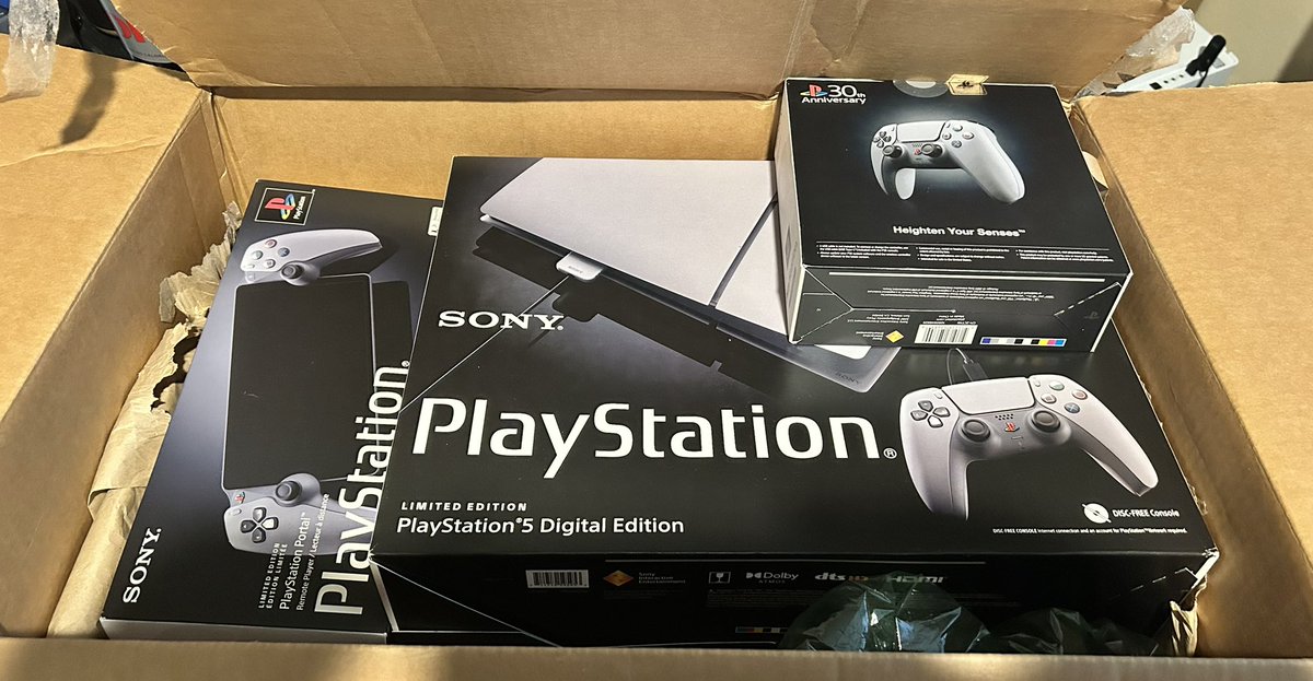 basedbear73's tweet photo. Oh boy, big time waffle win from @Chancerunk1025 just arrived! Thanks for running it and thank you to the seller for packing it so well. 🔥🫡 https://t.co/XxGa6G4uFv
