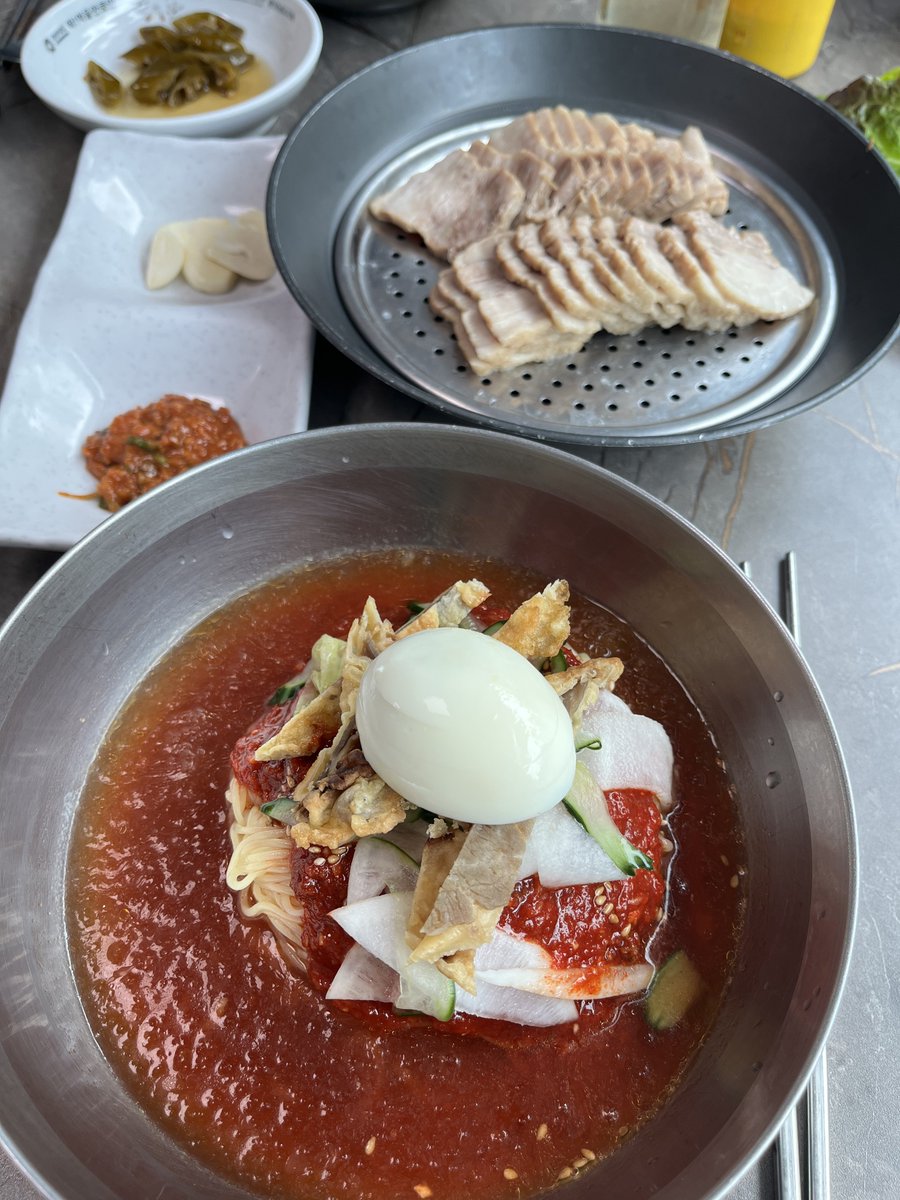 ppilu9's tweet photo. 일하러 나옴  회사사람들과 ^ ^ .. https://t.co/amXQdgqAD8
