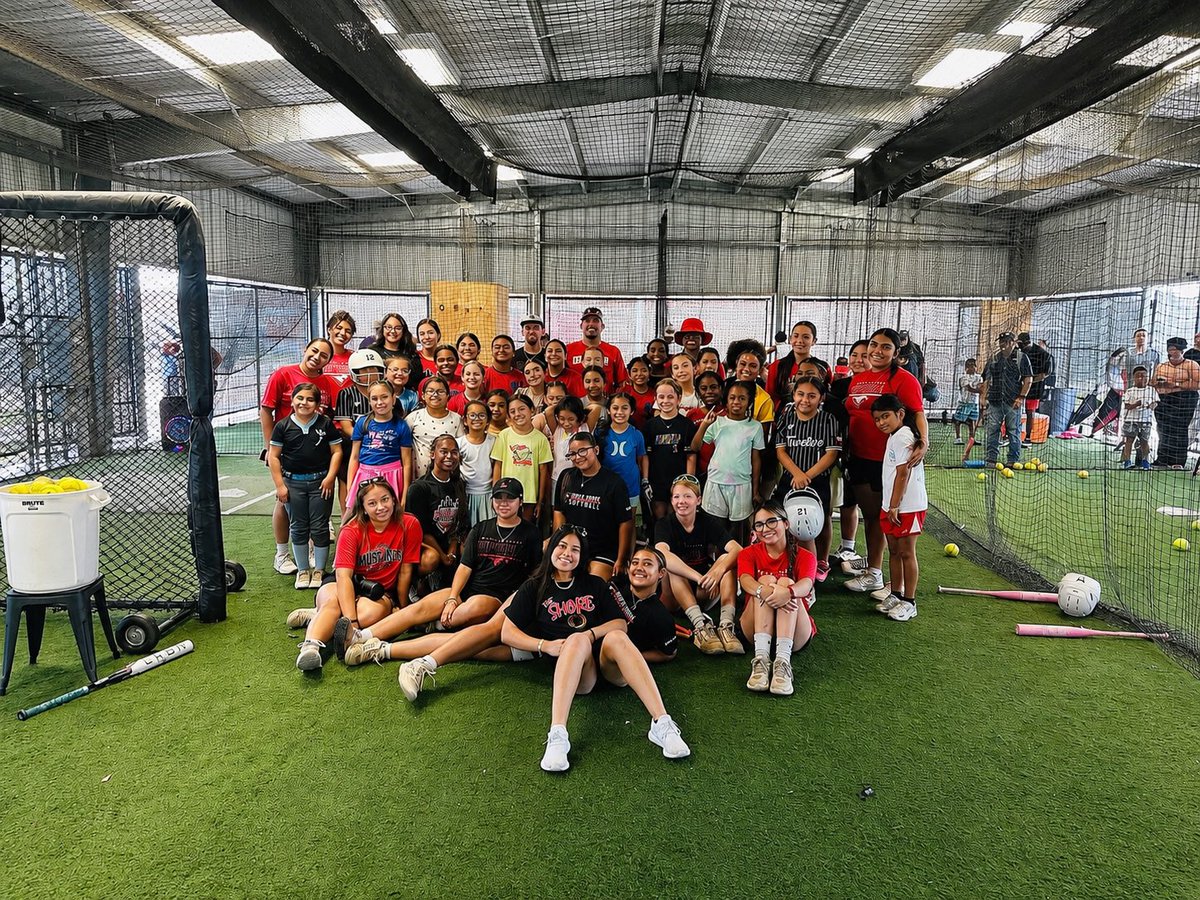 NorthShoreSB's tweet photo. Day 2 of the North Shore Softball Camp was a success! 

The rain may have rolled through but it definitely didn’t keep us from getting our work in. Over the last two days, we had the opportunity to work with more than 60 future North Shore Mustangs.

A huge thank you to everyone! https://t.co/5Aru8r8u11