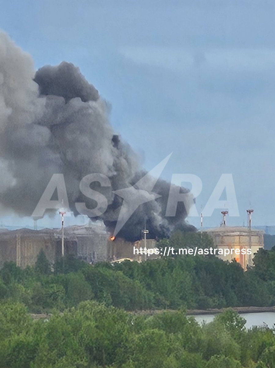 ASTRA_PRESS's tweet photo. Russia’s largest petroleum transshipment complex in the country’s northwest, JSC St. Petersburg Oil Terminal, is on fire following a UAV attack in St. Petersburg, according to ASTRA’s OSINT analysis.

Today marks the opening of the St. Petersburg International Economic Forum (SPIEF), which is expected to be attended by foreign business representatives, among others.
