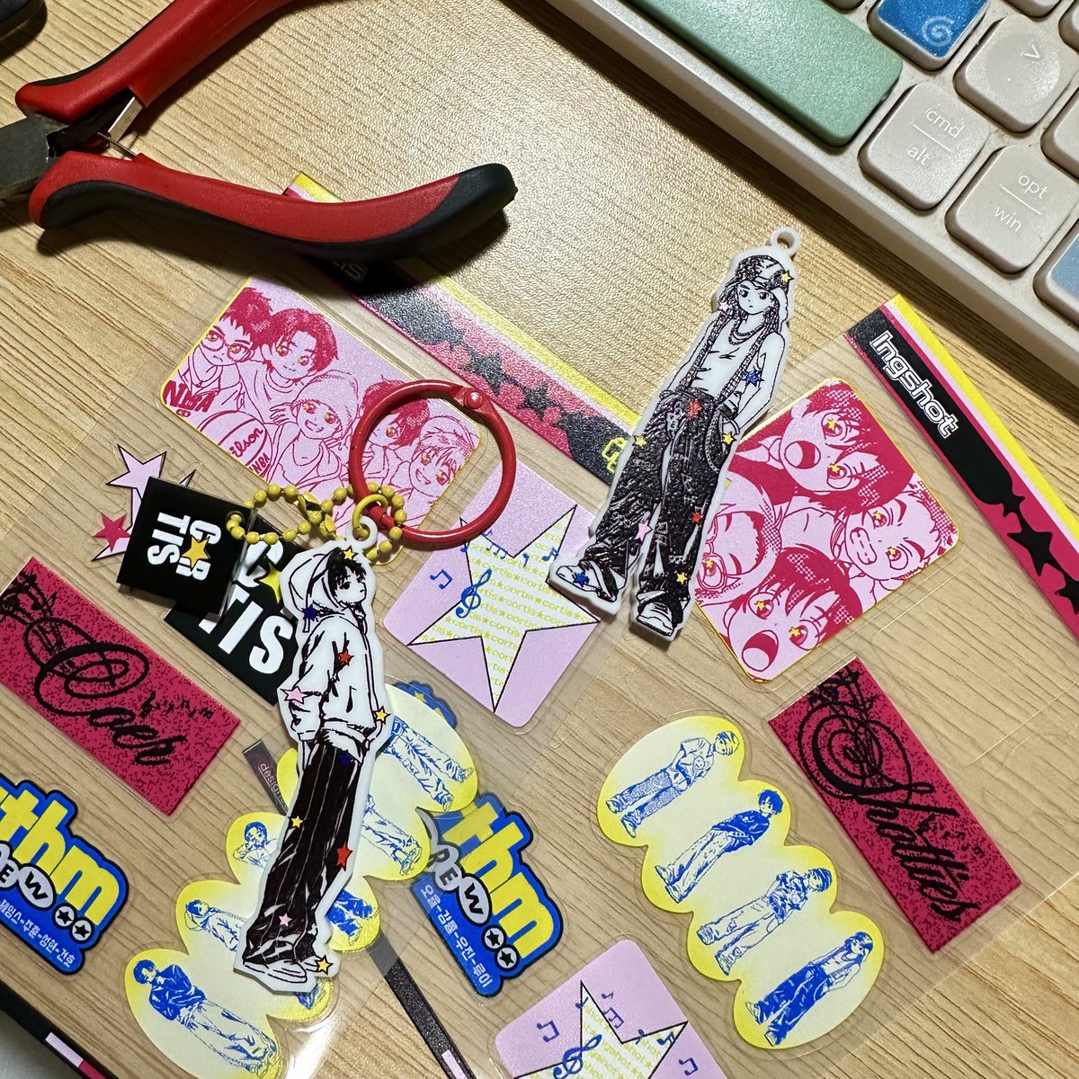 roll4youth's tweet photo. yallllzz i seriously didn’t expect this collection to get this much attention 😭jujur aku underestimate the demand, jadi stock yang aku siapin buat p-land ternyata lumayan terbatas hshshs 🥲 but dont worry!! hopefully mail orders for this collection opened after the event ♡ https://t.co/14rncmpmOM