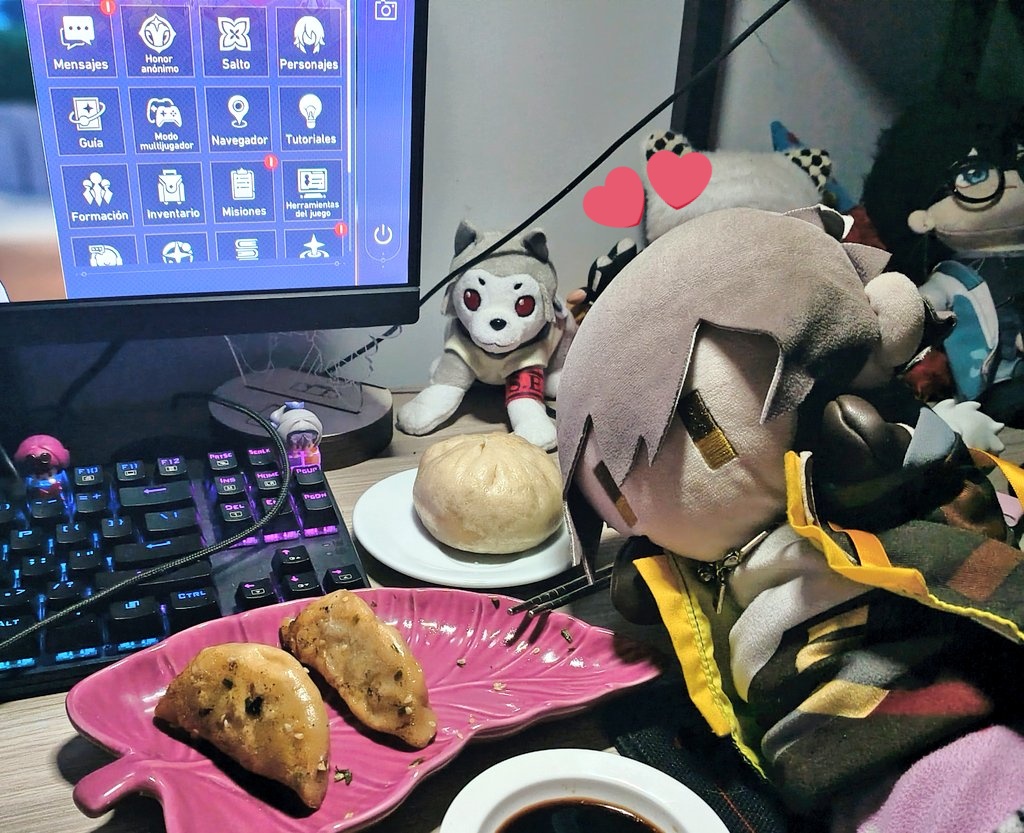 Singchronya's tweet photo. Aeons... I haven't finished the version yet, I've been feeling really tired (and I was busy with my mom's birthday) I might make a little progress and then I'll go to sleep, I made myself some food but I couldn't finish it... let that glutton Caelus eat it all -_- https://t.co/jD8lQ2ZojQ