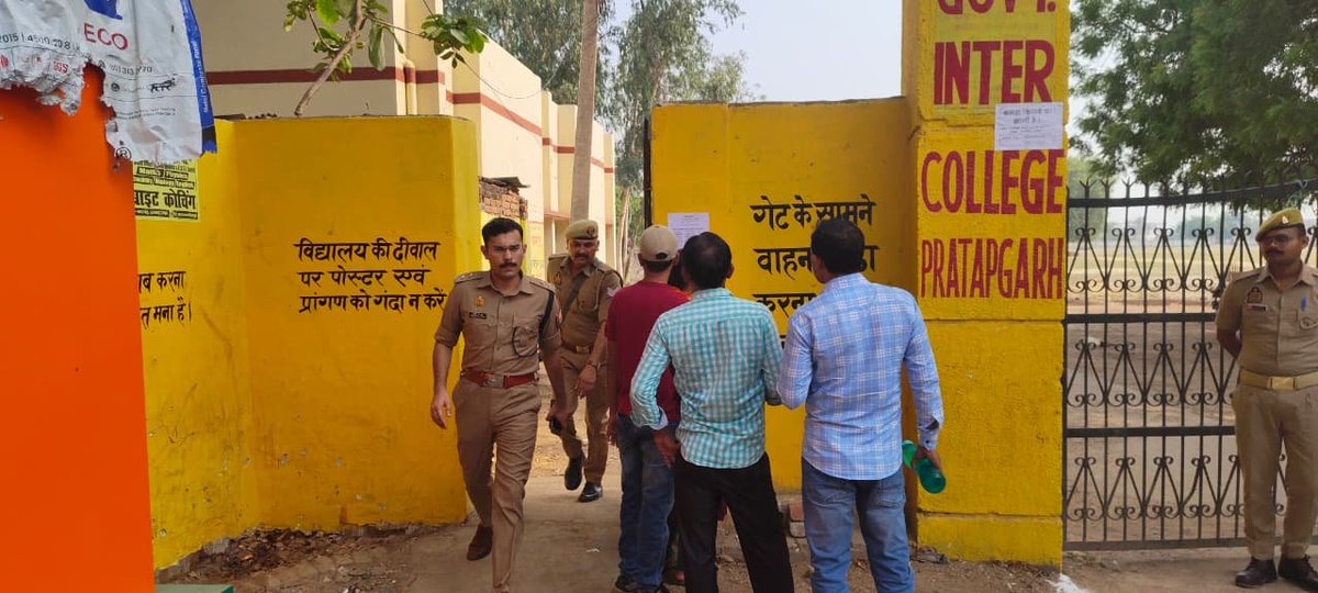 pratapgarhpol's tweet photo. 👉 सहायक पुलिस अधीक्षक/क्��ेत्राधिकारी नगर श्री प्रशान्त राज द्वारा टीजीटी परीक्षा केंद्रों का निरीक्षण कर सुरक्षा व्यवस्थाओं का लिया जायजा

➡️ आज दिनांक 03.06.2026 को आयोजित स्नातक शिक्षक (TGT) परीक्षा के दृष्टिगत सहायक पुलिस अधीक्षक/क्षेत्राधिकारी नगर श्री प्रशान्त राज द्वारा KP हिन्दू इण्टर कॉलेज, राजकीय इंटर कॉलेज (GIC) एवं राजकीय बालिका इंटर कॉलेज (GGIC) परीक्षा केंद्रों का निरीक्षण किया गया।

➡️ निरीक्षण के दौरान परीक्��ा केंद्रों पर सुरक्षा व्यवस्था, अभ्यर्थियों की प्रवेश प्रक्रिया, ड्यूटी में लगे पुलिस बल एवं अन्य आवश्यक व्यवस्थाओं का जायजा लिया गया।

➡️ सहायक पुलिस अधीक्षक/क्षेत्राधिकारी नगर द्वारा परीक्षा को निष्पक्ष, शांतिपूर्ण एवं स��ुशल सम्पन्न कराए जाने हेतु तैनात पुलिस कर्मियों को सतर्कता एवं सजगता के साथ ड्यूटी करने के निर्देश दिए गए।

➡️ परीक्षा केंद्रों के आसपास संदिग्ध व्यक्तियों एवं गतिविधियों पर विशेष निगरानी रखने तथा किसी भी प्रकार की अफवाह अथवा अवांछनीय गतिविधि की सूचना तत्काल उच्चाधिकारियों को उपलब्ध कराने हेतु निर्देशित किया गया।

➡️ केंद्र व्यवस्थापकों एवं संबंधित अधिकारियों से समन्वय स्थापित कर परीक्षा संबंधी व्यवस्थाओं की समीक्षा की गई तथा आवश्यक दिशा-निर्देश दिए गए।

➡️ प्रतापगढ़ पुलिस द्वारा टीजीटी परीक्षा को शांतिपूर्ण, निष्पक्ष एवं पारदर्शी वातावरण में सम्पन्न कराने हेतु समुचित सुरक्षा व्यवस्था सुनिश्चित की गई है