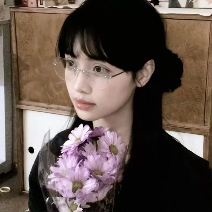 kimokimokimo00's tweet photo. パッと見は地味にみえるけど、よく見たらちゃんと端正な顔立ちな眼鏡の似合う美女たまらなく好き...関わっていくうちにいつの間にか沼へズブズブハマっていく感じがたいへん沼... https://t.co/iP2jJvY77A