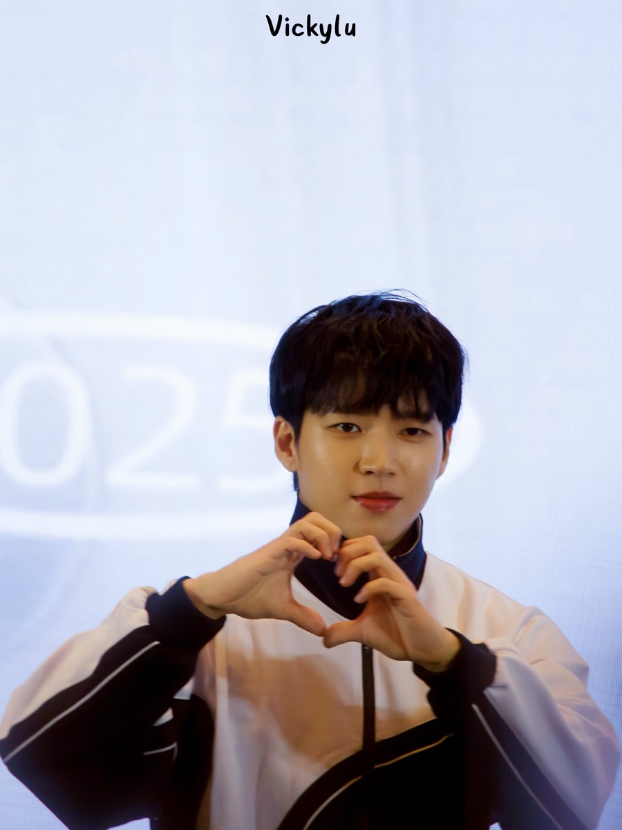 vicky729's tweet photo. 250602  상해팬싸 
NAM WOOHYUN 1ST FANSIGN IN SHANGHAI
  벌써 1년이 지났어요🥹
#인피니트 #INFINITE  #남우현 
#우현 #南风予你 https://t.co/RRRSzlLxuY