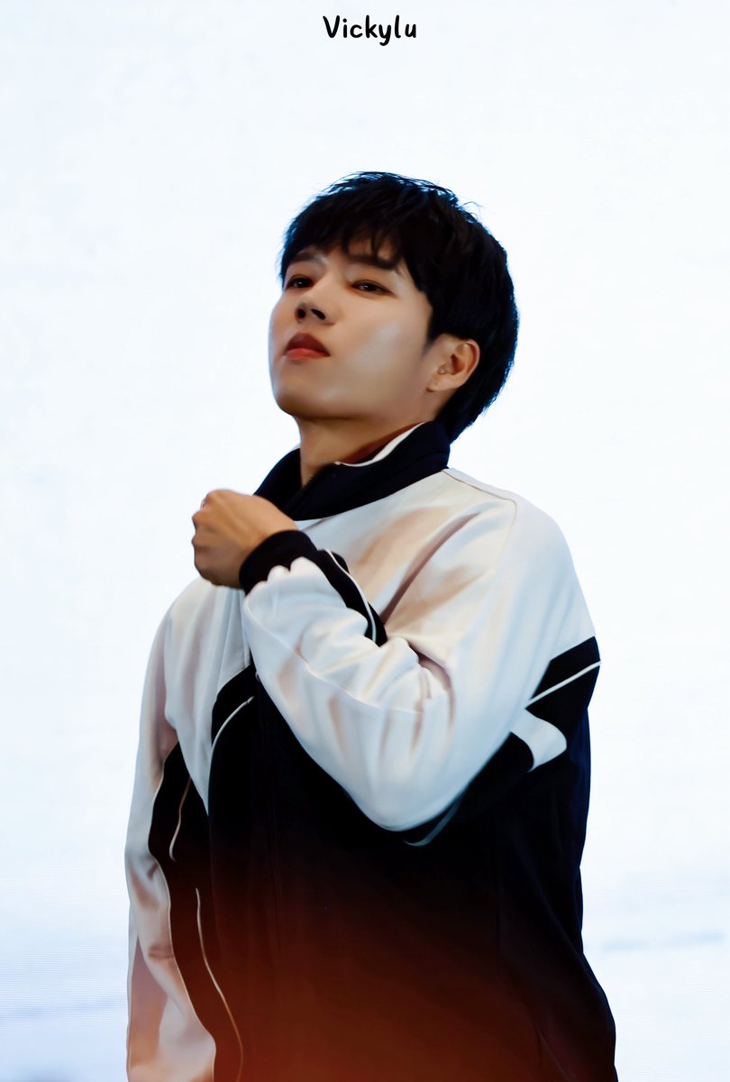 vicky729's tweet photo. 250602  상해팬싸 
NAM WOOHYUN 1ST FANSIGN IN SHANGHAI
  벌써 1년이 지났어요🥹
#인피니트 #INFINITE  #남우현 
#우현 #南风予你 https://t.co/RRRSzlLxuY