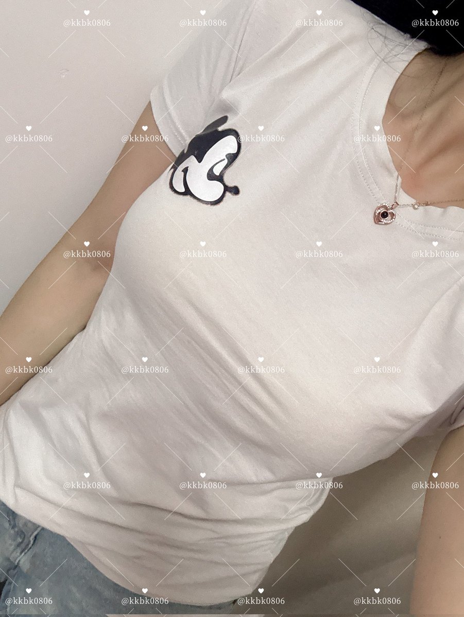 kkbk0806's tweet photo. 猫咪社区博主第一次来 #奶子 #胸 #反差 https://t.co/UtIzApPRyJ