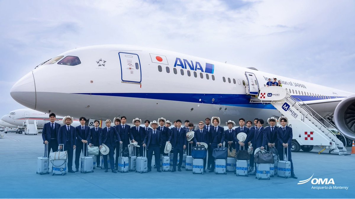 AeropuertoDeMTY's tweet photo. Bienvenida Selección de Japón al #AeropuertodeMTY  🇯🇵✈️ https://t.co/SpJxGISZse