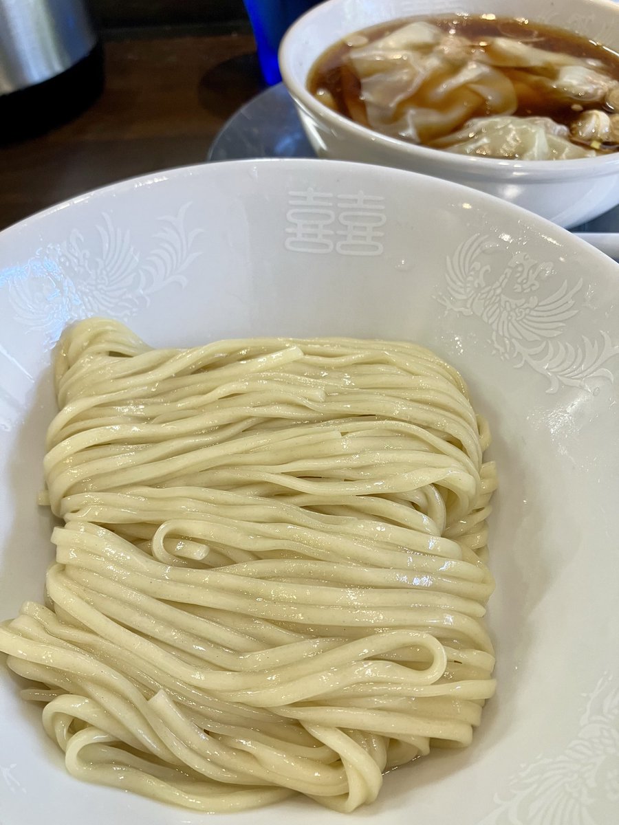 mudamuda_killer's tweet photo. 自家製麺 うるち@田原町
✔︎つけ麺＋ワンタン

コクと酸味のバランスが良い醤油つけ汁。
ﾓﾁﾓﾁの自家製麺がこれまた抜群です◎
あっさりだけどちゃんと美味しいタイプ。
これからの季節にぴったりのつけ麺です。
#田原町
#ラーメン
#つけ麺 https://t.co/gTf8g090Zq