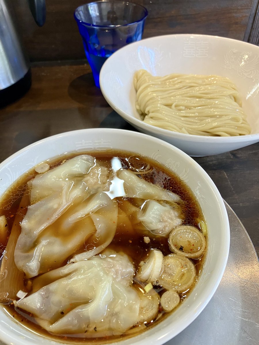 mudamuda_killer's tweet photo. 自家製麺 うるち@田原町
✔︎つけ麺＋ワンタン

コクと酸味のバランスが良い醤油つけ汁。
ﾓﾁﾓﾁの自家製麺がこれまた抜群です◎
あっさりだけどちゃんと美味しいタイプ。
これからの季節にぴったりのつけ麺です。
#田原町
#ラーメン
#つけ麺 https://t.co/gTf8g090Zq
