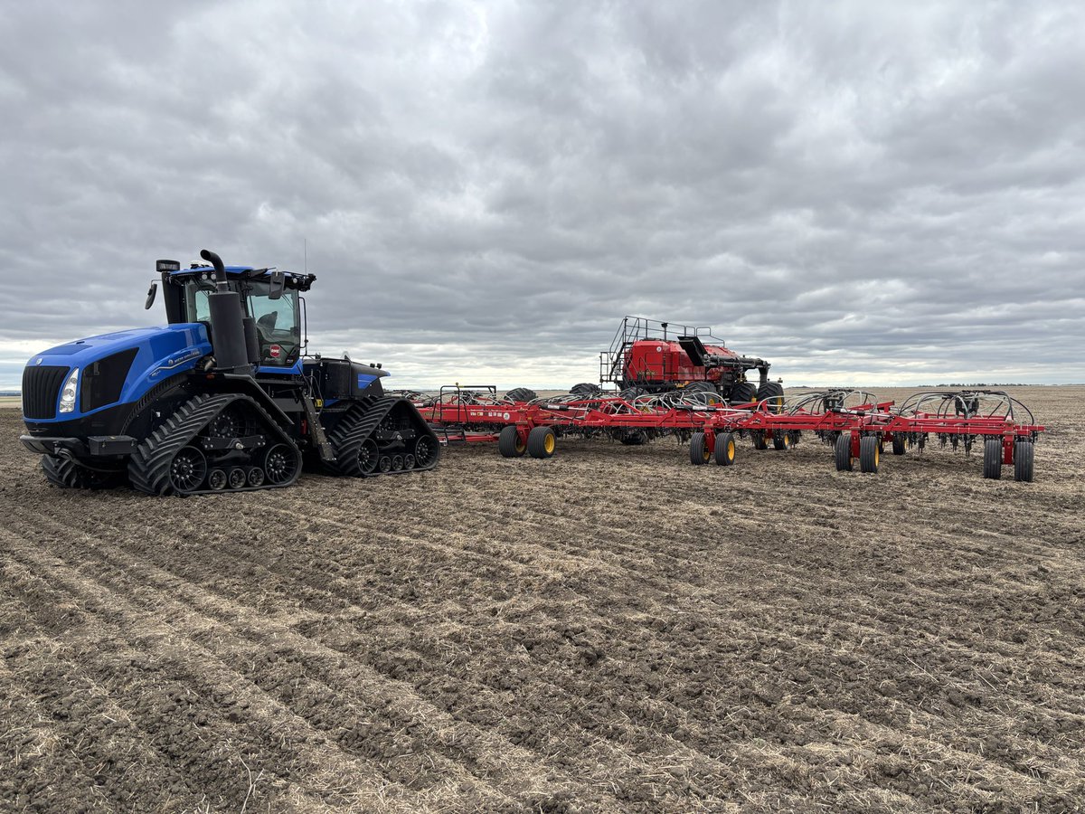 LeeFortin's tweet photo. As seeding has played out we were very fortunate to demo this amazing unit. There is a tremendous amount of technology in this package. Thank you @EquipmentRocky Moose Jaw for the opportunity, can’t wait to see this crop emerge. #alwayslearning https://t.co/3ZWZheumHu