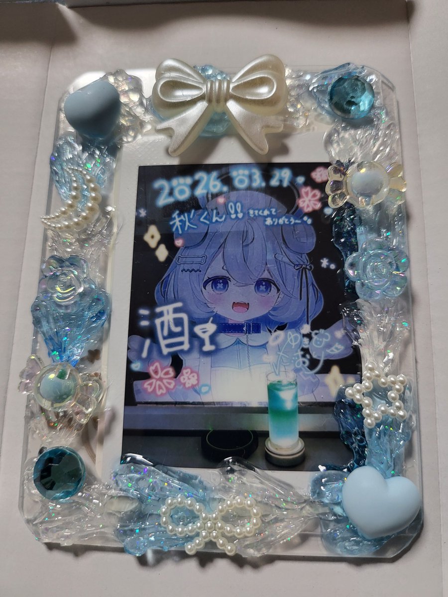YuusukeAKINO's tweet photo. #雪氷こおり
#VLiverLab
こおりちゃんチェキケース届いたよ、Vライバーカフェでとったチェキ入れたよ https://t.co/UhrKO54Mlx