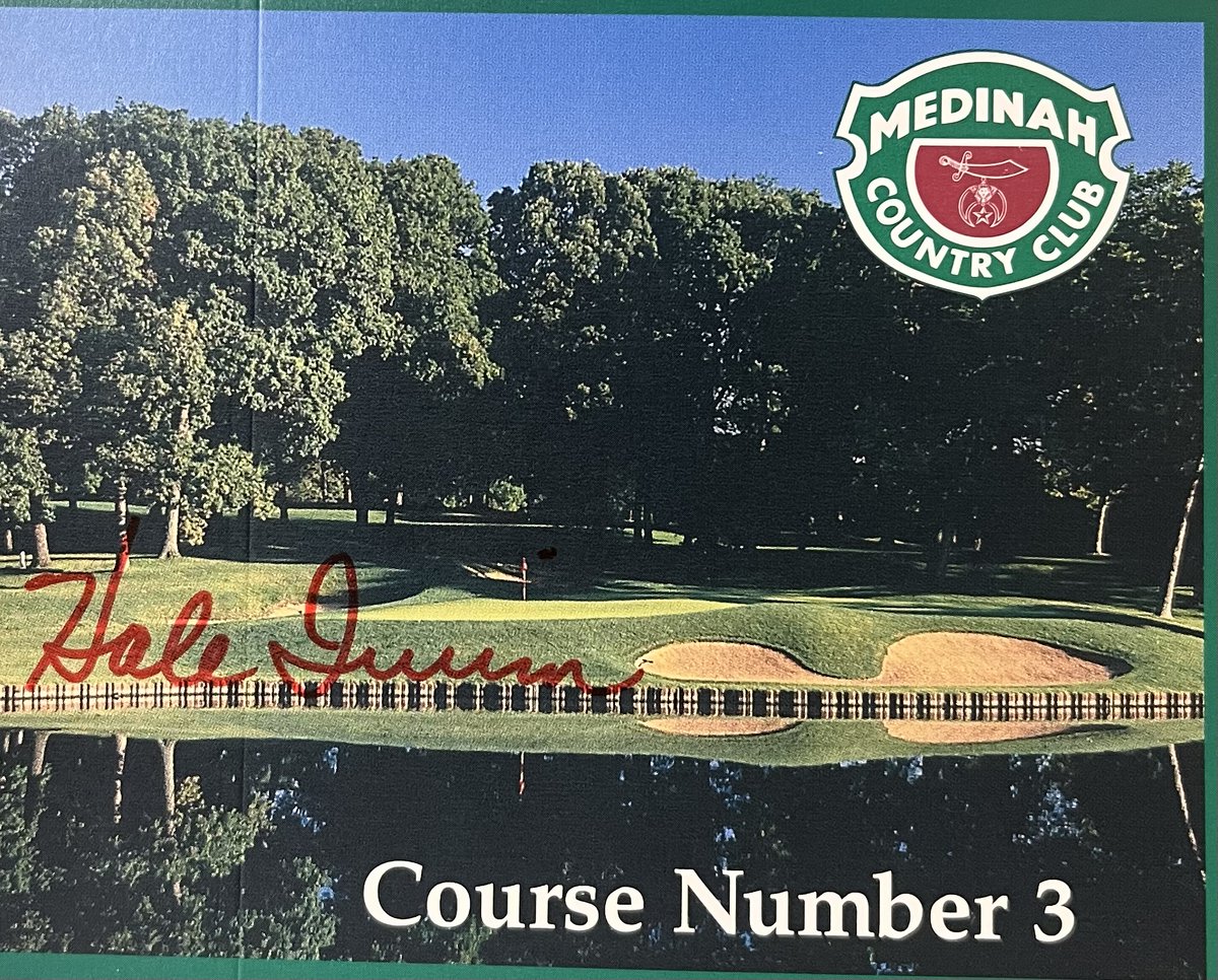 Daily_Scorecard's tweet photo. Hale Irwin born otd 1945. 3X winner of @usopengolf the last coming at Chicago's @MedinahCC #3 Course in 1990. The @GolfHallofFame champ was kind enough to sign this card (and a few others) for me.   Host of this year's @PresidentsCup https://t.co/qrxji1QYBe