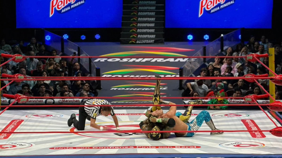 LaTijeraLucha's tweet photo. Lucha semifinal en match relámpago al estilo del #CMLL, donde los ánimos se encendieron y las manos se calentaron con intercambio de “manotazos”, un agarrón ente el bien y el mal, donde #StarJr cae ante el poder de #BlackTiger, en un duelo muy parejo🔥
#latijeraluchalibre https://t.co/teZkukVUdH