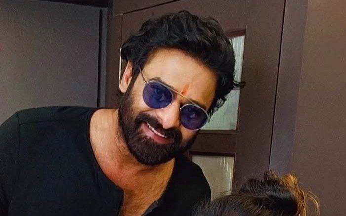 SagarPrabhas141's tweet photo. నుదిటిన కస్తూరి తిలకం చిరునవ్వులు చిందే అదరం🦖

#Prabhas #Spirit https://t.co/gMO8mBMhHS