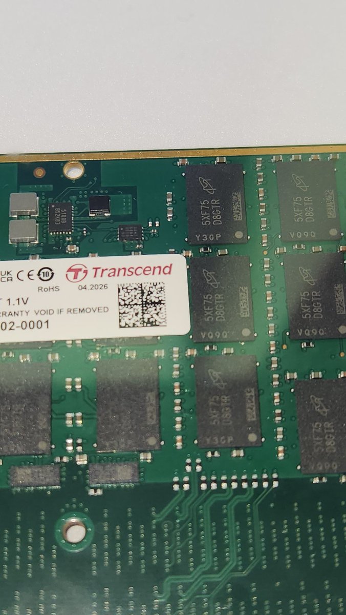 unikoshardware's tweet photo. transcend ddr5 camm2 128g 7200 1.1v 
16 dies module

micron d8gtr
4GB 7200mhz dies
MT60B4G8AT-72B:F https://t.co/66jeldfKfz