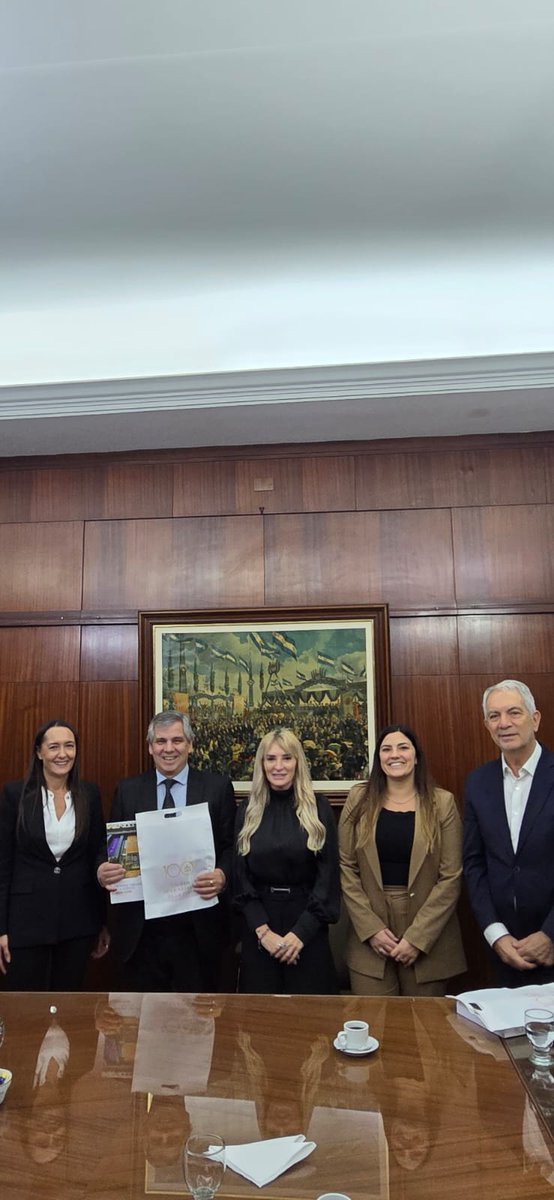 BritosGuillermo's tweet photo. Con el Intendente de la Ciudad de La Plata @Julio_Alak fuimos recibidos en el Colegio de Abogados de La Plata por su presidente 
@marinamongiard1 Vicepresidente 
@jsannenmazzucco, @Ramos_Ana_Laura  y parte de la Comisión Directiva, en el marco del ciclo de conferencias Poder Local, Experiencias y Desafíos de la Fundación del Plata. Gracias por recibirnos y por la extraordinaria convocatoria.