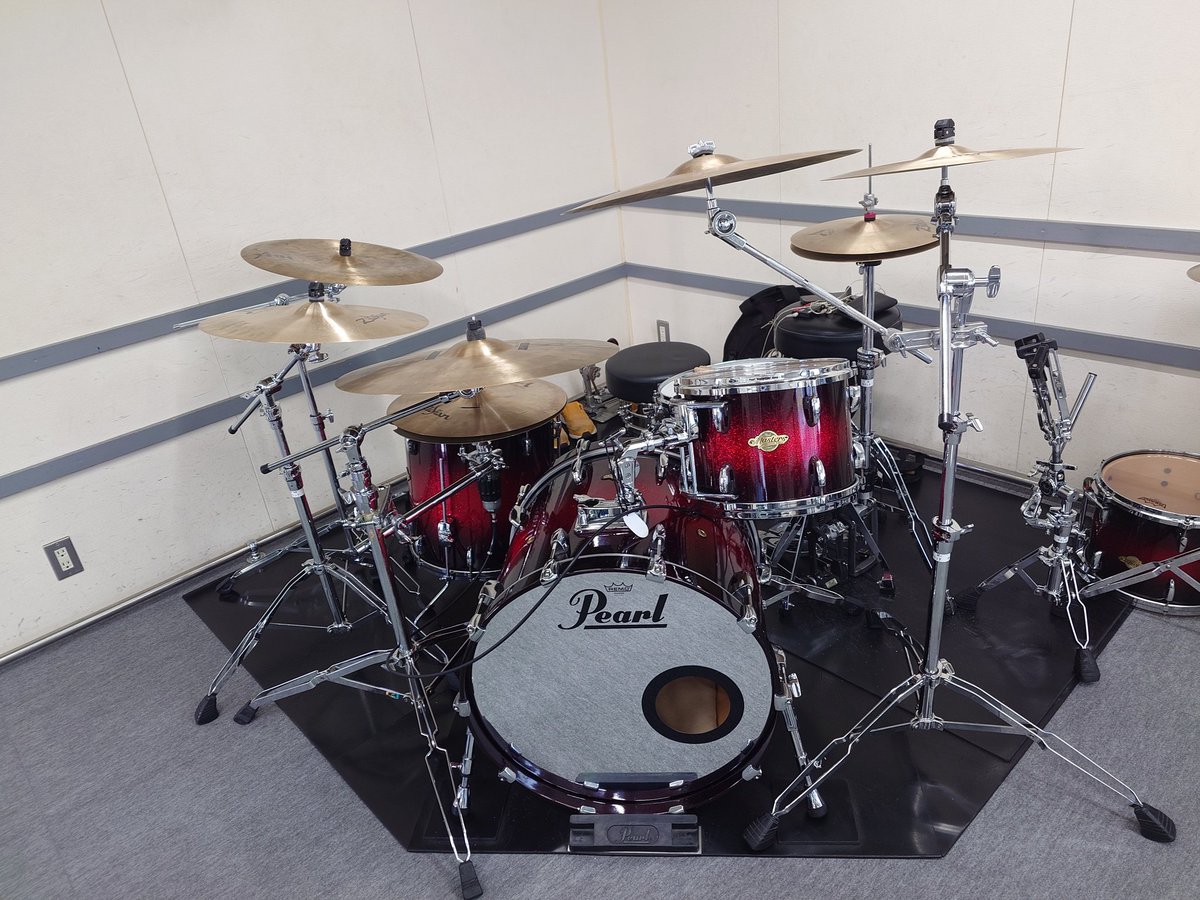 waku_walk_drum's tweet photo. 週末になりました。

各バンドやたらドラムが張り切ってまして。
モロズミも使わなくていいから出しとけって言われました。
こんなんなっちゃったよ。

あタイテ少し変わってるかも。
オープンスタートは変わりません。
よろしくおねがいしまーす。 https://t.co/xBSJeS3CxW