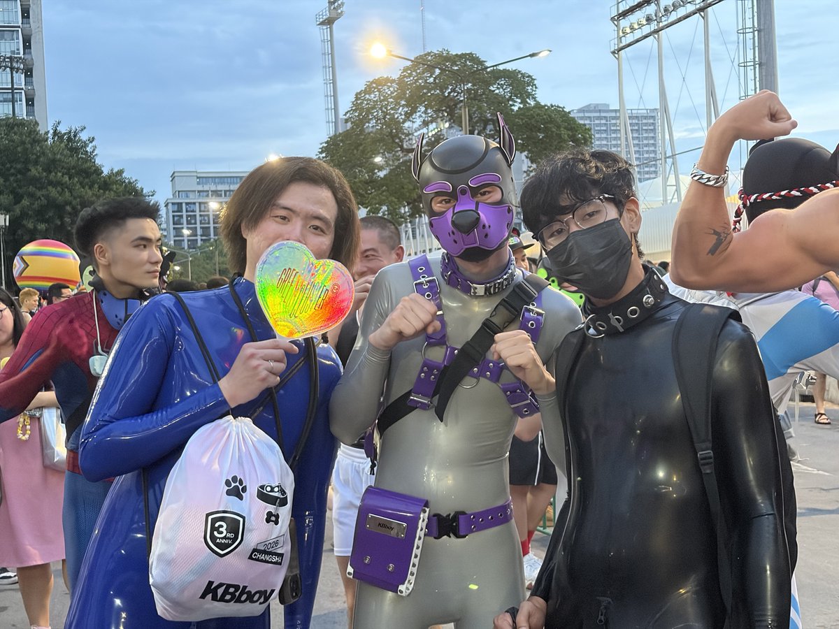 xiaocon52293451's tweet photo. Happy Bangkok Pride 2026 🏳️‍🌈

Thank you @Rubberforfun and @forfunbangkok the invitation 

Let's be who we really are, without being discriminated against by societal expectations, and live our lives to the fullest

⛓️ @kbboy_official
📷&amp;🖤:@acc00111 https://t.co/Rme6UroUyt