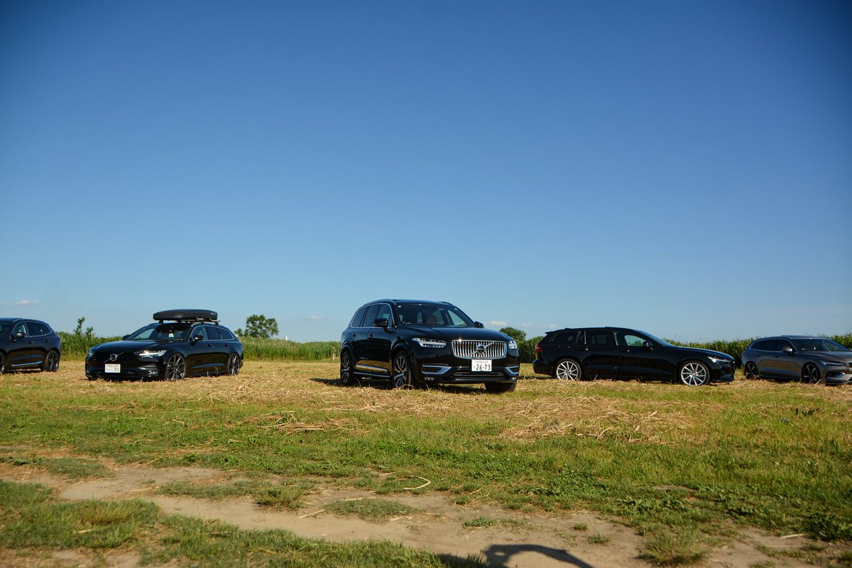 volvoxc60t6awd's tweet photo. 事後報告ですが、、、

V60 T6 AWD(28600〜133200km)
↓
XC90 B6 AWD INSCRIPTION (20400km〜

乗り換えました！

車両探しから、プチカスタムまで色々対応いただいたたハイコ&amp;コクスン（たつくん）
には感謝しかありません🙇‍♂️
ありがとうございました！

変わらず仲良くしていただけると嬉しいです🙇‍♂️ https://t.co/ul7CxDPVK3