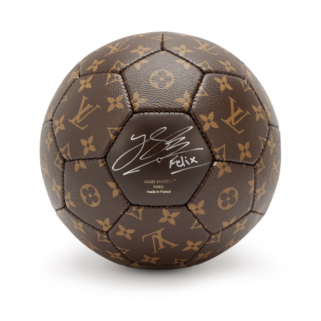 Description Ball: Louis Vuitton Monogram canvas with brown leather