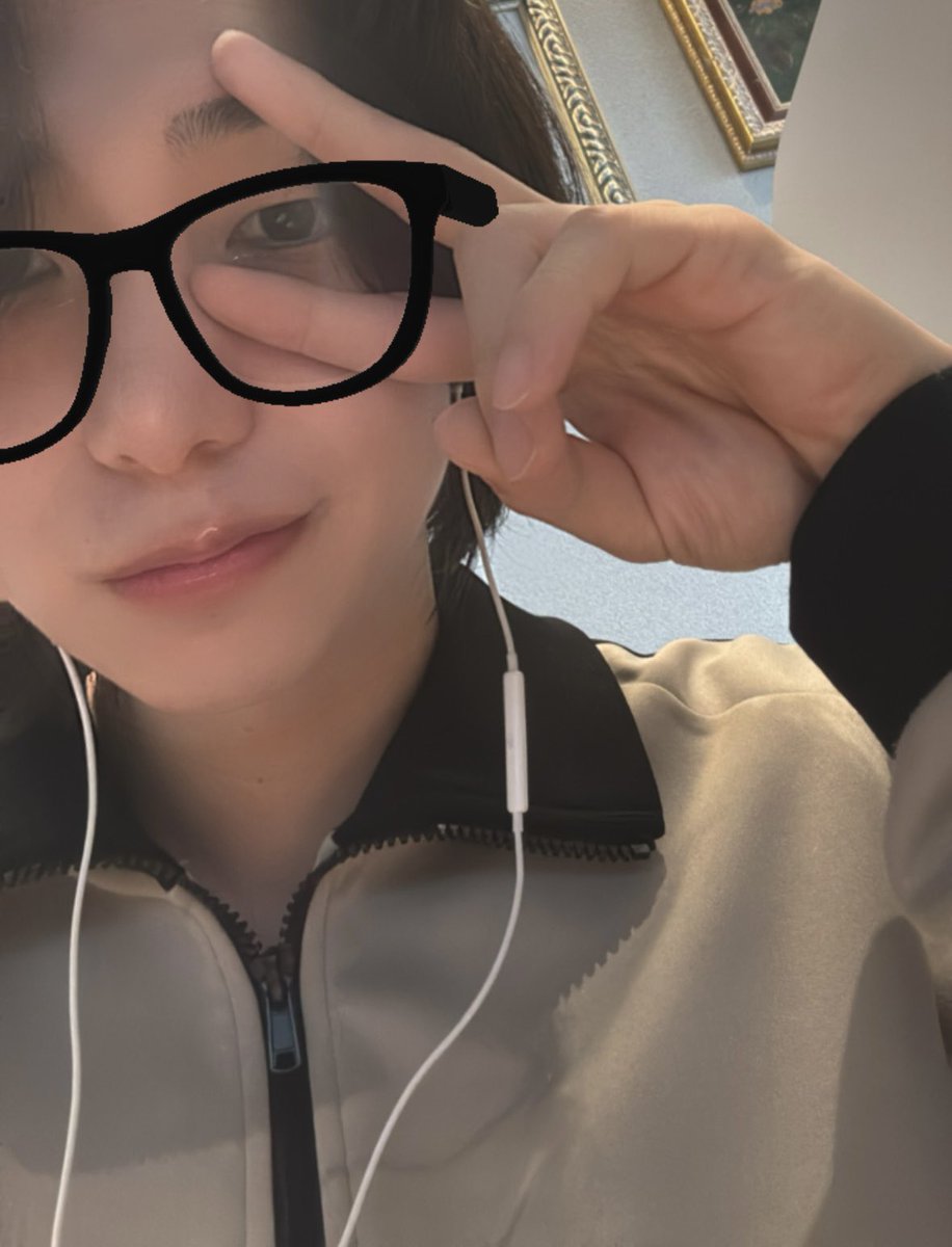 kiki tweet media