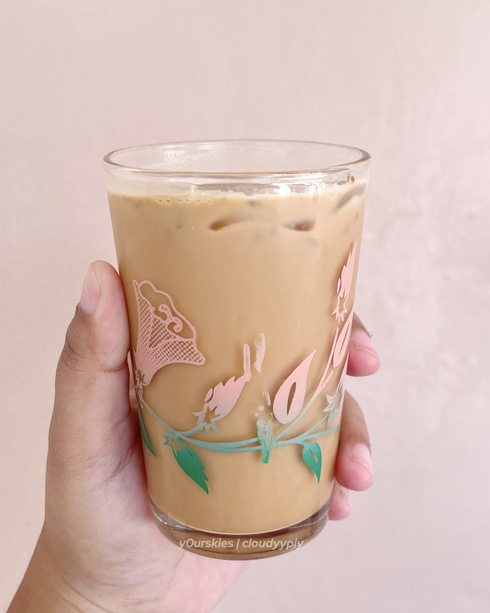 y0urskies's tweet photo. oleh-oleh malaysia yg bikin aku nyesel… kek knp gak beli banyak sekaligus?!?!

teh tarik aik cheong seenak itu woy😭😭😭 https://t.co/wZVOTmvvFC