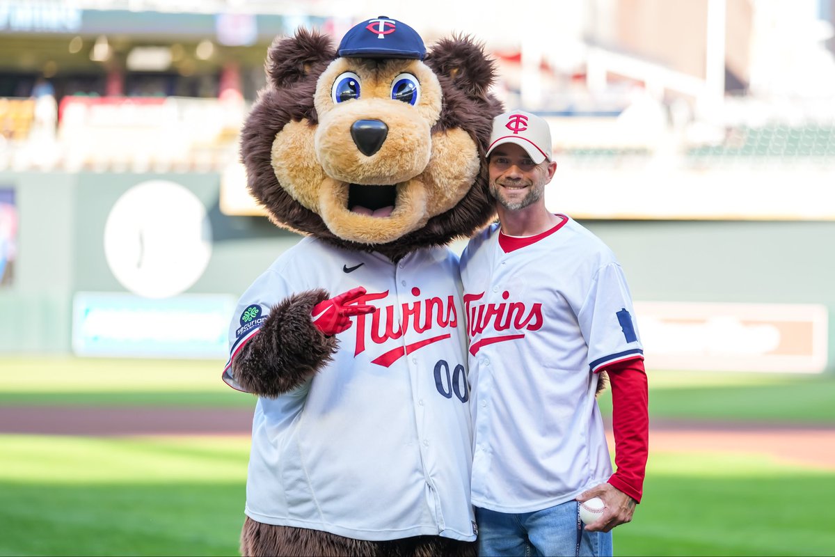 CSBSJU's tweet photo. Bennies, Johnnies and a night at the ballpark! CSB+SJU Night at Target Field brought our community together for a fun evening cheering on the Twins, complete with a first pitch from CSB Head Flag Football Coach Joe Bartos! https://t.co/5cOgNaGb8V