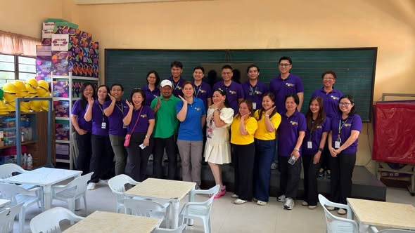 smninews's tweet photo. VP SARA SA BRIGADA ESKWELA

Personal na nakibayanihan si Vice President Sara Duterte, kasama ang mga tauhan ng Office of the Vice President (OVP), ngayong Miyerkules, Hunyo 3, sa Brigada Eskwela sa Gen. Vicente Lim Elementary School sa Tondo, Maynila. | via @iamjaysrubrico https://t.co/WJbi8jfauY