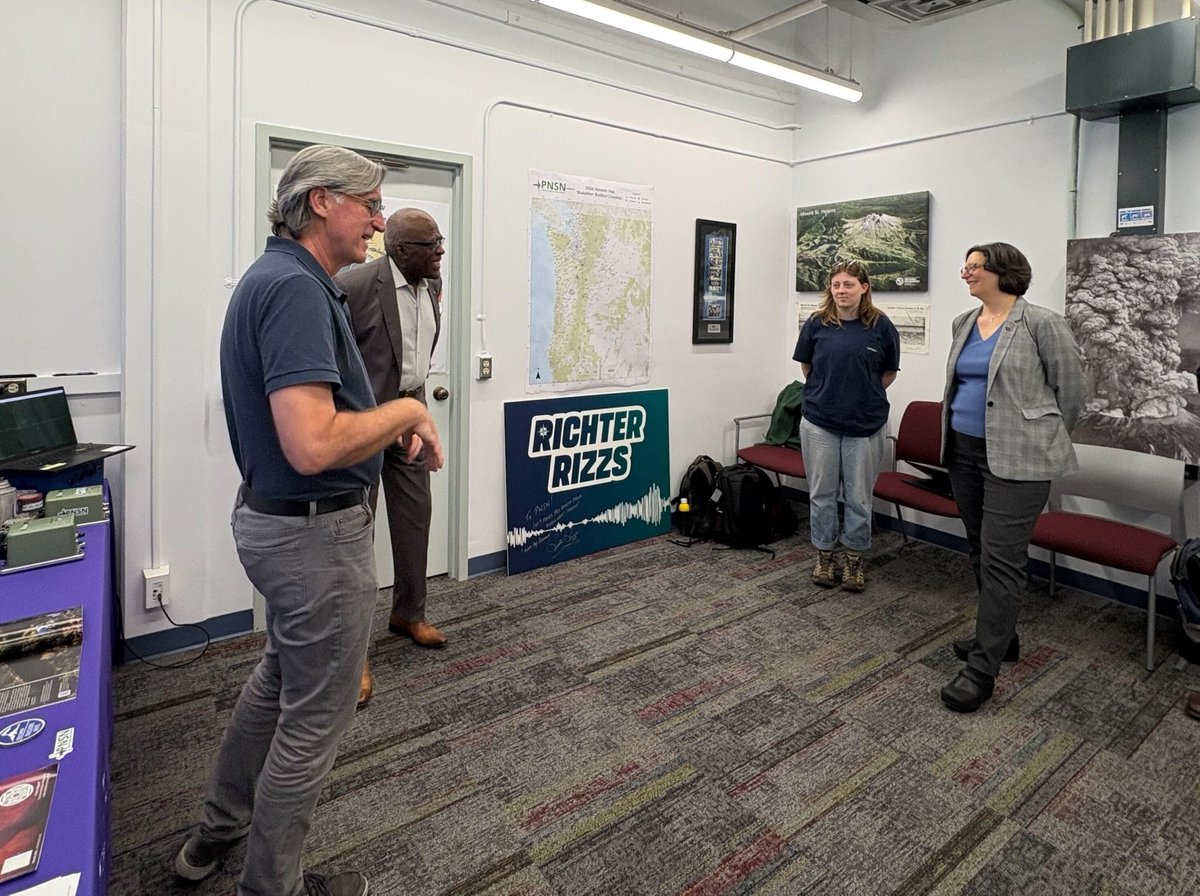 PNSN1's tweet photo. Enjoyed welcoming UW President Robert J. Jones, Provost Tricia Serio, and College of the Environment Dean Joel Thornton to the PNSN SeismoLab today for a quick tour—and a bonus discussion of local lahar hazards! https://t.co/hnnnnVFfsR