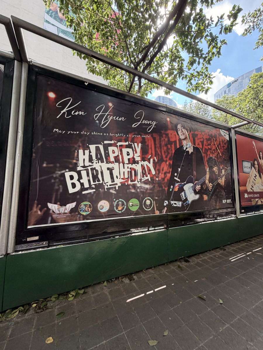 KPEntertainment's tweet photo. BANNER FISICO CUMPLEAÑOS DE KIM HYUNJOONG, 2026, PRAGA
￼
Ubicación: Av Paseo de la Reforma 398 y 400, COL. Juárez, Del. Cuauhtémoc, CP 06600, CDMX, México. SOBRE CALLE PRAGA.
￼
Disponible hasta el 10 de JUNIO, 2026

#KIMHYUNJOONG. https://t.co/svMRhqYAzx