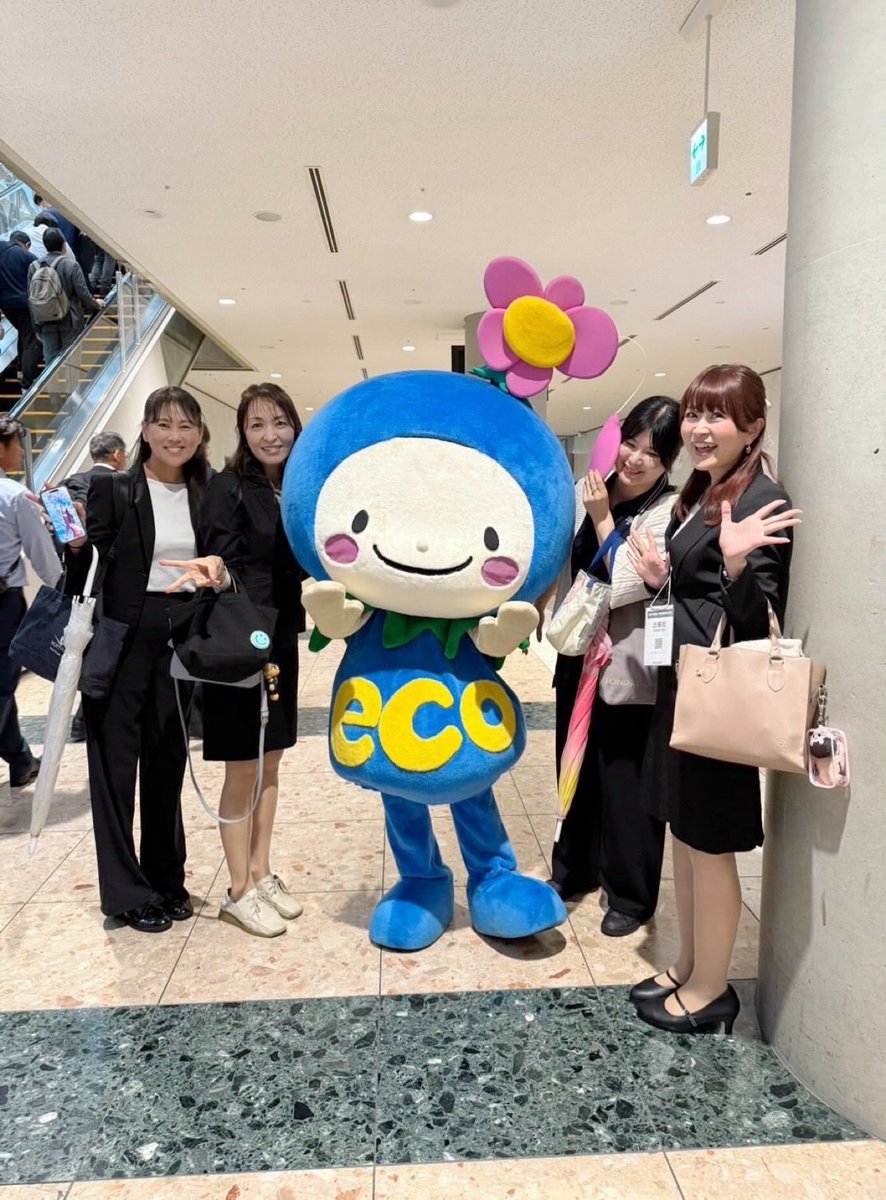 ran_chunon's tweet photo. この前は、みんなでわちゃわちゃお仕事でした！
なんと、まさかのみんなパンダネームで、楽しかった😆

りんりん、にーにー、ゆきゆき、らんらん🐼 https://t.co/Q8wOB4o9wL