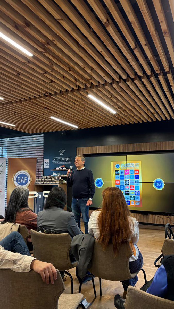 guiagaf's tweet photo. Café de GAF Córdoba • 40 referentes del sector en el Work Café Santander. Intercambio real sobre presente y futuro del sector.
Gracias @BancoSantanderArg у Gustavo Challar por el espacio.

Somos la guía oficial de la @aamf_ 

#GAF #Franquicias #Córdoba
#SantanderWorkCafe https://t.co/96pVGj27Nq