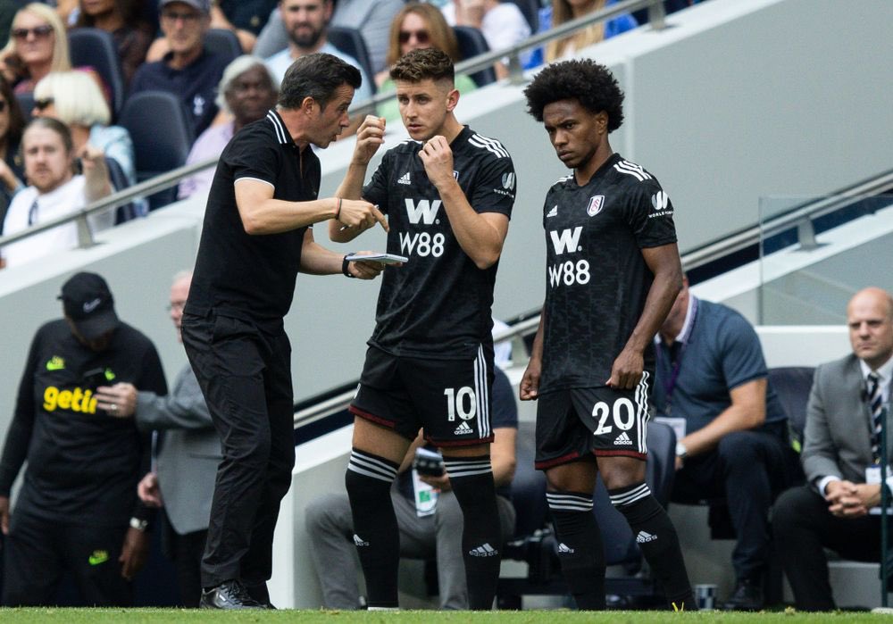 FRFulham's tweet photo. Willian a posté sur Instagram une story en honneur à Marco Silva concernant le départ du tacticien portugais de Fulham. 🇧🇷😮

La légende brésilienne rend hommage à Silva avec ce texte :
« Quel entraîneur et quel manager ! Je vous souhaite le meilleur pour le prochain chapitre. » https://t.co/K2f2g74YYL