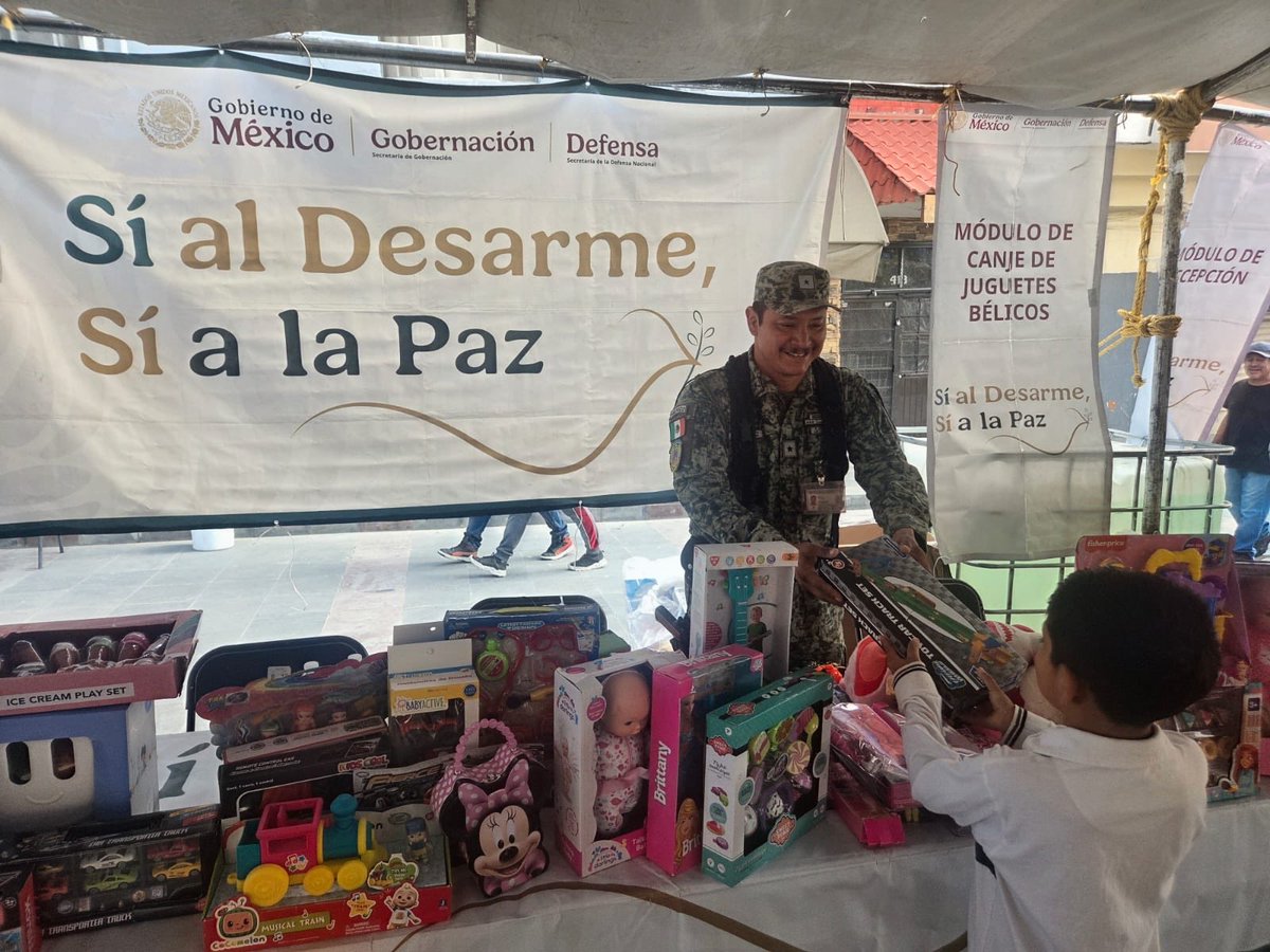 SEGOB_mx's tweet photo. El módulo de #SíAlDesarmeSíALaPaz de #CiudadJuárez, #Chihuahua, operará hasta el próximo jueves 4 de junio.

Invitamos a la población a canjear sus armas por dinero en efectivo de manera anónima y traer a sus pequeños para que participen en el intercambio de juguetes bélicos por juguetes educativos. #AtenciónALasCausas @claudiashein @RocioBarcenaM