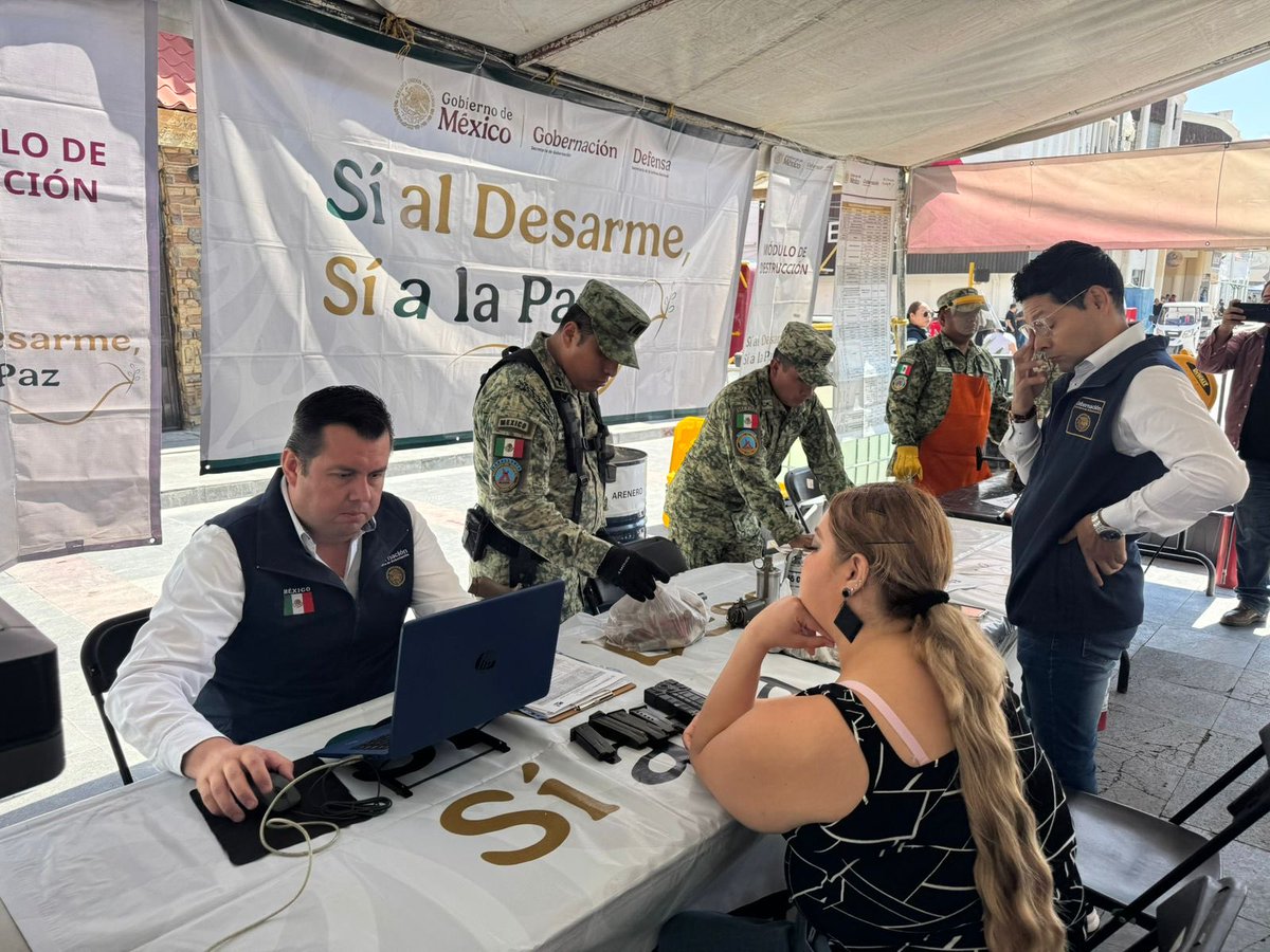 SEGOB_mx's tweet photo. El módulo de #SíAlDesarmeSíALaPaz de #CiudadJuárez, #Chihuahua, operará hasta el próximo jueves 4 de junio.

Invitamos a la población a canjear sus armas por dinero en efectivo de manera anónima y traer a sus pequeños para que participen en el intercambio de juguetes bélicos por juguetes educativos. #AtenciónALasCausas @claudiashein @RocioBarcenaM